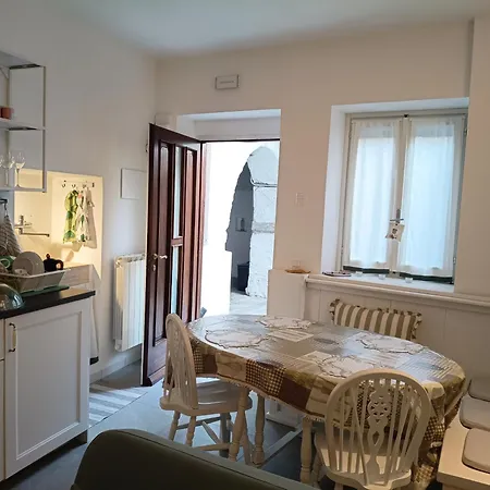 Casa Al Lago, Tapigliano, Nebbiuno, Cozy By Guestaly